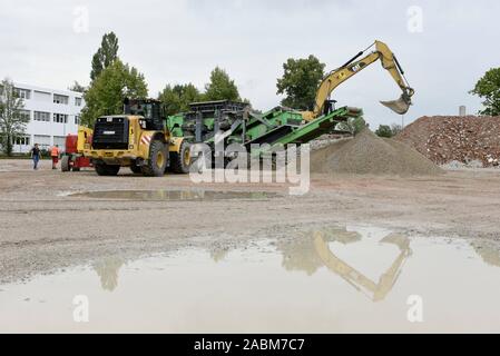 In der ehemaligen Bayerischen Kaserne in Freimann, die Stadt versucht, einen neuen Recycling Konzept umzusetzen. Das abbruchmaterial aus dem Land Clearing der Kaserne ist in neuen Baustoffen verarbeitet: [automatisierte Übersetzung] Stockfoto