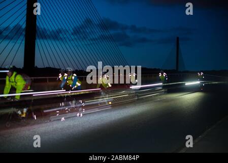 Radfahren die Teilnehmer im Rad Rennen Paris-Brest-Paris (Brevet) im August 2019. Das Rennen findet alle vier Jahre und umfasst eine Strecke von etwa 1220 Kilometern. [Automatisierte Übersetzung] Stockfoto