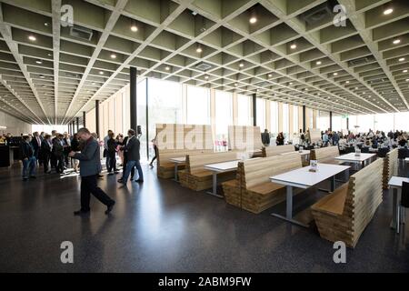 Eröffnung der neuen Mensa auf dem Campus der Technischen Universität München (TUM) in Garching. Im Bild das Esszimmer. [Automatisierte Übersetzung] Stockfoto