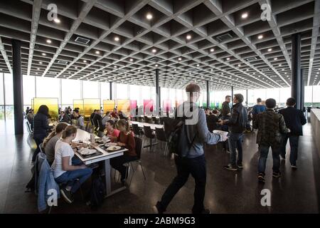 Eröffnung der neuen Mensa auf dem Campus der Technischen Universität München (TUM) in Garching. Im Bild das Esszimmer. [Automatisierte Übersetzung] Stockfoto