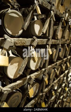 Abschließbare, nummeriert Safes für die bierkrüge der Stammgäste im Münchner Hofbräuhaus am Platzl. [Automatisierte Übersetzung] Stockfoto