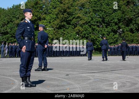 Soldaten an der abschließenden Appell der Officer Training auf dem Flugplatz Fürstenfeldbruck. [Automatisierte Übersetzung] Stockfoto