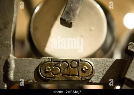 Abschließbare, nummeriert Safes für die bierkrüge der Stammgäste im Münchner Hofbräuhaus am Platzl. [Automatisierte Übersetzung] Stockfoto