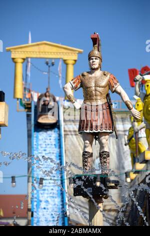 Während die traditionelle Presse Rundgang des Oktoberfestes, das neue Fahrgeschäfte und Attraktionen wird im Voraus vorgelegt werden. Das Bild zeigt die Fahrt "Poseidon". [Automatisierte Übersetzung] Stockfoto