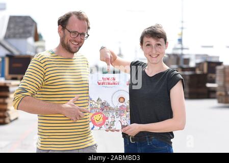 Verfasserin der Stellungnahme Jessica Strixner, zusammen mit Creative Director Martin Jonas, hat ein verstecktes Objekt Buch über die Münchner Wiesn veröffentlicht. [Automatisierte Übersetzung] Stockfoto