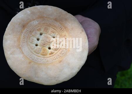 Brot der koptisch-orthodoxen Gemeinschaft in der Kirche St. Mina an der Josephsburgstraße in Berg am Laim gesegnet. [Automatisierte Übersetzung] Stockfoto