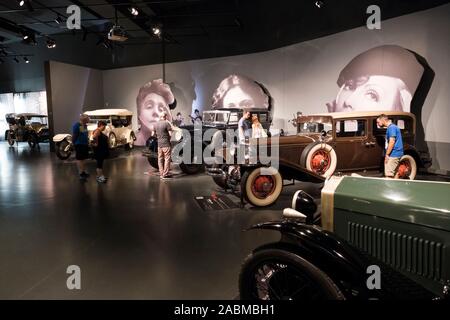 Italien, Turin: das Museo Nazionale dell'Automobile (Automobile), MAUTO. Innenansicht des Gebäudes im Jahr 1932 erbaut und renoviert Ich Stockfoto