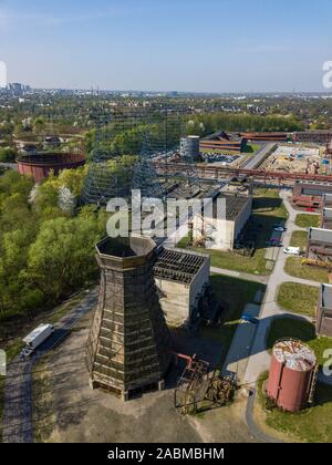 Weltkulturerbe Zeche Zollverein, Kokerei Zollverein, Metall Rahmen der Kühltürme, der Kamm Gebäude auf der rechten Seite das Gebäude Stockfoto