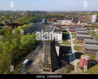 Weltkulturerbe Zeche Zollverein, Kokerei Zollverein, Metall Rahmen der Kühltürme, der Kamm Gebäude auf der rechten Seite das Gebäude Stockfoto