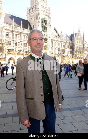 SPD-Fraktionschef Alexander Reissl verkündet seinen Wechsel von SPD, CSU CSU München bei einer Pressekonferenz im Rathaus. Das Bild zeigt ihn ein Foto vor dem Rathaus am Marienplatz. [Automatisierte Übersetzung] Stockfoto