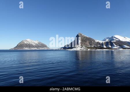 Twin Peaks an der Westküste von Norwegen Stockfoto