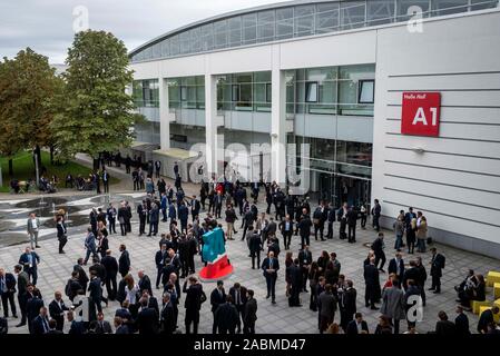 Eine Übersicht Bild zeigt die Besucher der Expo Real am Dienstag, 8. Oktober 2019 auf der Messe in München (Oberbayern). [Automatisierte Übersetzung] Stockfoto