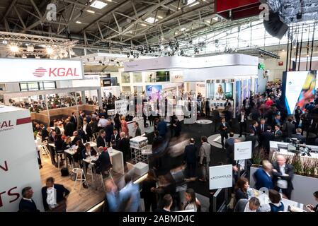 Eine Übersicht Bild zeigt die Besucher der Expo Real am Dienstag, 8. Oktober 2019 auf der Messe in München (Oberbayern). [Automatisierte Übersetzung] Stockfoto