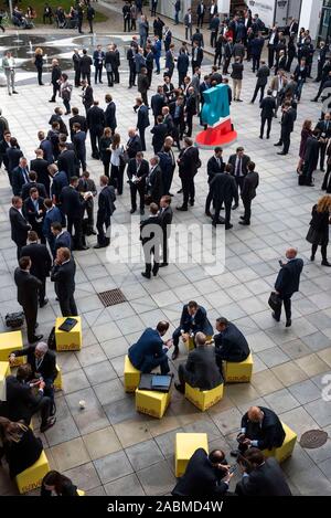 Eine Übersicht Bild zeigt die Besucher der Expo Real am Dienstag, 8. Oktober 2019 auf der Messe in München (Oberbayern). [Automatisierte Übersetzung] Stockfoto