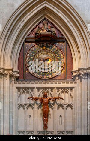 Wells Cathedral Uhr - eine astronomische Uhr im nördlichen Querschiff der Kathedrale von Wells, Somerset, England. Die überlebenden Mechanismus, datiert zwischen dem 1. Stockfoto