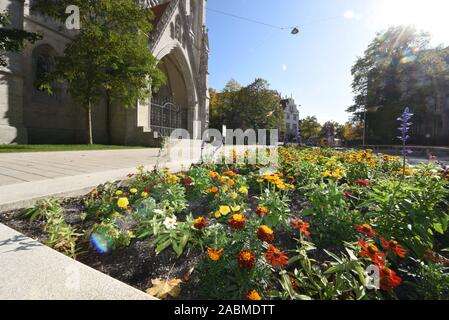St. Paul's Kirche mit dem neu gestalteten St. Paul's Square in München Ludwigvorstadt Stadtteil. [Automatisierte Übersetzung] Stockfoto