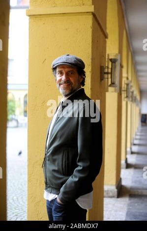 Der Schauspieler, Autor und Dichter Helmfried von Lüttichau, am Theatinerhof in München aufgezeichnet. [Automatisierte Übersetzung] Stockfoto