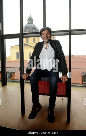 Der Schauspieler, Autor und Dichter Helmfried von Lüttichau, im Literaturhaus München aufgezeichnet. [Automatisierte Übersetzung] Stockfoto