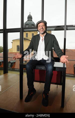 Der Schauspieler, Autor und Dichter Helmfried von Lüttichau, im Literaturhaus München aufgezeichnet. [Automatisierte Übersetzung] Stockfoto