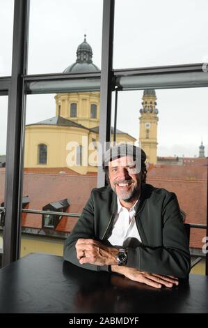 Der Schauspieler, Autor und Dichter Helmfried von Lüttichau, im Literaturhaus München aufgezeichnet. [Automatisierte Übersetzung] Stockfoto