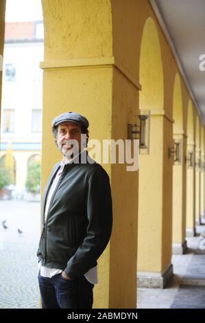 Der Schauspieler, Autor und Dichter Helmfried von Lüttichau, am Theatinerhof in München aufgezeichnet. [Automatisierte Übersetzung] Stockfoto