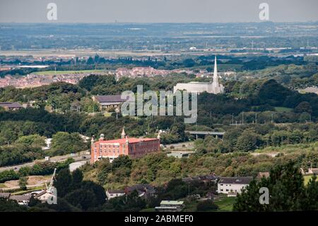 Um die UK-Lancashire - Der Blick von Healey Nab, Chorley in Richtung der Ausfahrt 8 der M61 Autobahn, die einen weiten Blick in Richtung The Fylde Coast. Stockfoto