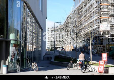 Die Bauarbeiten für die nachverdichtung von Baumkirchnerstrasse und Hermann-Weinhauserstrasse im Münchner Stadtteil Berg am Laim macht Fortschritte. [Automatisierte Übersetzung] Stockfoto