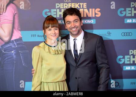 Produzent Lena Schömann und Direktor Bora Dagtekin bei der Premiere des Films "Das perfekte Geheimnis" im Mathäser Kino in München. [Automatisierte Übersetzung] Stockfoto