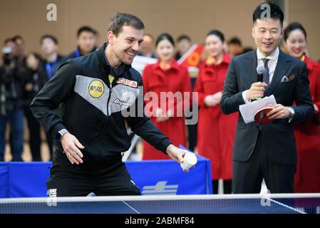 Chengdu Chengdu, China. 28 Nov, 2019. Chengdu, China - chinesische Tischtennis Spieler Ma lange, Ventilator Zhendong und Deutsche Tischtennis Spieler Timo Boll Tagung der 2019 Männer Tischtennis Wm Fans in Chengdu, Provinz Sichuan, Nov. 28, 2019. Credit: SIPA Asien/ZUMA Draht/Alamy leben Nachrichten Stockfoto