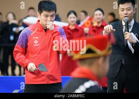 Chengdu Chengdu, China. 28 Nov, 2019. Chengdu, China - chinesische Tischtennis Spieler Ma lange, Ventilator Zhendong und Deutsche Tischtennis Spieler Timo Boll Tagung der 2019 Männer Tischtennis Wm Fans in Chengdu, Provinz Sichuan, Nov. 28, 2019. Credit: SIPA Asien/ZUMA Draht/Alamy leben Nachrichten Stockfoto