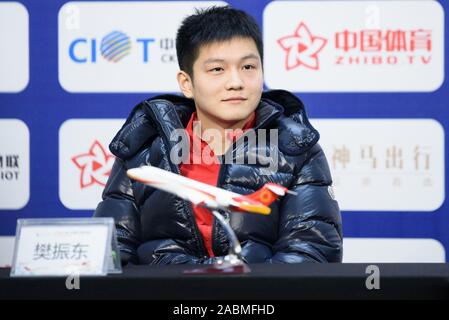 Chengdu Chengdu, China. 28 Nov, 2019. Chengdu, China - chinesische Tischtennis Spieler Ma lange, Ventilator Zhendong und Deutsche Tischtennis Spieler Timo Boll Tagung der 2019 Männer Tischtennis Wm Fans in Chengdu, Provinz Sichuan, Nov. 28, 2019. Credit: SIPA Asien/ZUMA Draht/Alamy leben Nachrichten Stockfoto