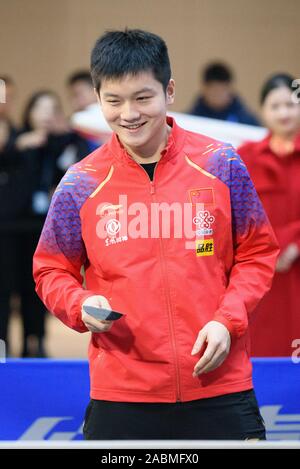 Chengdu Chengdu, China. 28 Nov, 2019. Chengdu, China - chinesische Tischtennis Spieler Ma lange, Ventilator Zhendong und Deutsche Tischtennis Spieler Timo Boll Tagung der 2019 Männer Tischtennis Wm Fans in Chengdu, Provinz Sichuan, Nov. 28, 2019. Credit: SIPA Asien/ZUMA Draht/Alamy leben Nachrichten Stockfoto