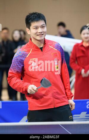 Chengdu Chengdu, China. 28 Nov, 2019. Chengdu, China - chinesische Tischtennis Spieler Ma lange, Ventilator Zhendong und Deutsche Tischtennis Spieler Timo Boll Tagung der 2019 Männer Tischtennis Wm Fans in Chengdu, Provinz Sichuan, Nov. 28, 2019. Credit: SIPA Asien/ZUMA Draht/Alamy leben Nachrichten Stockfoto