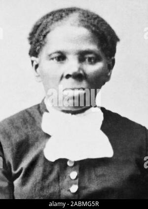 Jahrgang Porträt Foto von Harriet Tubman (c 1820 - 1913). In Sklaverei geboren, Tubman (Geburtsname Araminta Ross) entwischt und später geführten anderen Sklaven in die Freiheit über die U-Bahn vor der Arbeit als Krankenschwester, Spion und Scout für die Unionsarmee während des Amerikanischen Bürgerkriegs. Im späteren Leben Sie engagiert in humanitären Arbeit und gefördert, um die Ursache für das Frauenwahlrecht. Foto ca. 1875 von Harvey B Lindsley. Stockfoto