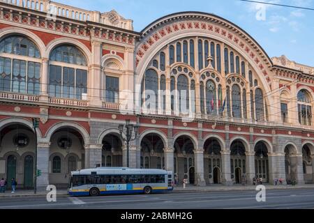 Italien, Turin: Fassade des Torino Porta Nuova Bahnhof Stockfoto