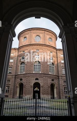 Italien, Turin: Innenhof des Palazzo Carignano, Palast, in dem sich das Nationalmuseum des italienischen Risorgimento Stockfoto