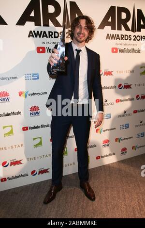 November 27, 2019, Sydney, NSW, Australien: DEAN LEWIS stellt in der Auszeichnungen Zimmer während der 33. jährlichen ARIA Awards 2019 im Star am 27. November 2019 in Sydney, NSW Australien (Bild: © Christopher Khoury/australische Presseagentur über ZUMA Draht) Stockfoto