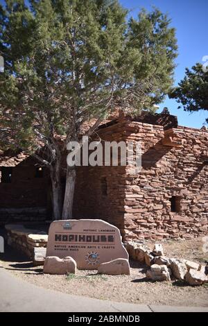 Grand Canyon, AZ, USA, 6. Juni 2018. Maria E.J. Coulter öffnete die Hopi House 1905 adobe Pueblo der Hopi Indianer zu gedenken. Stockfoto