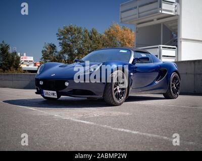 MONTMELO, SPANIEN - 29. SEPTEMBER 2019: Lotus Elise Serie 3 auf den Straßen der Stadt Stockfoto