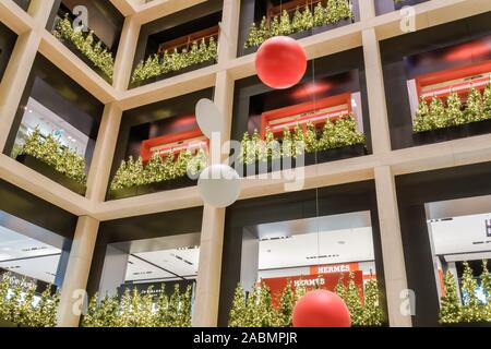 Rom, Italien Rinascenter Roma Tritone Kaufhaus Interieur. Weihnachten festliche Dekorationen an der Italienischen Flagship Store in der römischen Hauptstadt. Stockfoto