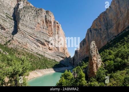 Mont-Rebei Canyon, Katalonien, Spanien: natürliche Raum durch die montsec Berge, die eine natürliche Grenze zwischen Katalonien und Aragon. Überblick über die Klippen Stockfoto