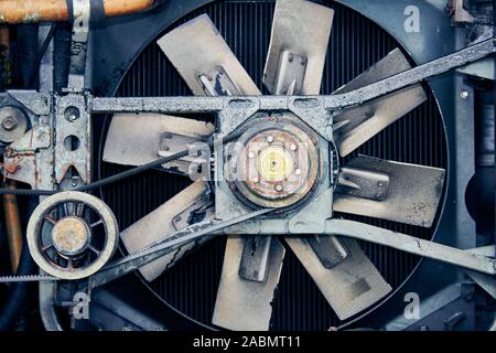 Motor details. Alte und rostige Motor Motor Teile. In der Nähe von Alt und rostig auto motor motor Teile. Stockfoto