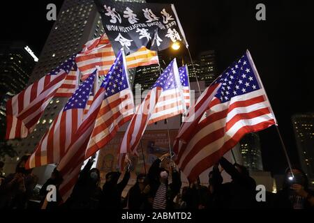 Hong Kong. 28 Nov, 2019. Tausende von Bürgerinnen und Bürger in Zentralen sammelte, dank der USA und Präsident Donald Trump für offiziell Gesetzgebung HK MENSCHENRECHTE & Freiheit handeln. Nov-28, 2019 Hong Kong. ZUMA/Liau Chung-ren Credit: Liau Chung-ren/ZUMA Draht/Alamy Live Nachrichten zu geben Stockfoto