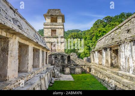 Palast (El Palacio), Mayaruinen, Palenque, Chiapas, Mexiko Stockfoto