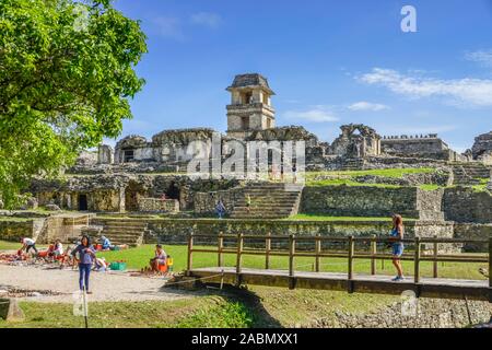 Palast (El Palacio), Mayaruinen, Palenque, Chiapas, Mexiko Stockfoto