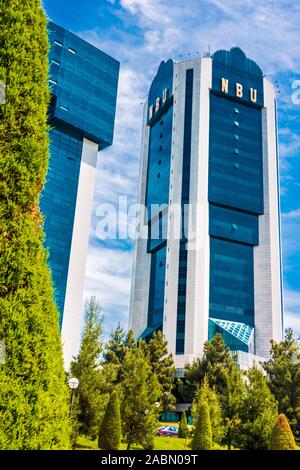 Taschkent, Usbekistan - Apr 29, 2019: Bürogebäude der Nationalbank Usbekistans in International Business Center in Taskent, Usbekistan Stockfoto