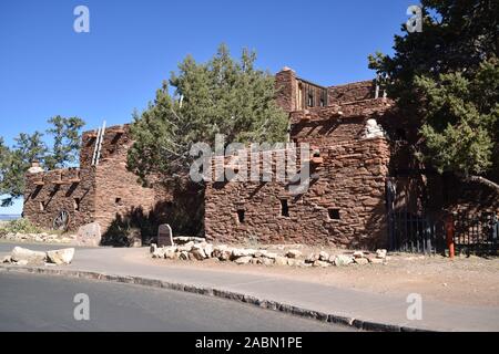 Grand Canyon, AZ, USA, 6. Juni 2018. Maria E.J. Coulter öffnete die Hopi House 1905 adobe Pueblo der Hopi Indianer zu gedenken. Stockfoto