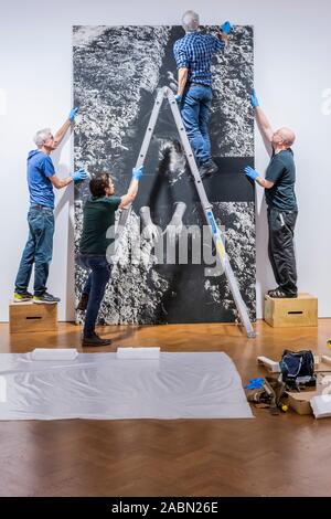London, Großbritannien. 28 Nov, 2019. Die erste Ausstellung in der Galerie Thaddaeus Ropac London der Künstlerin Valie Export, ein Symbol der Internationalen feministischen und Neue Medien Kunst Galerie Thaddaeus Ropac Hosts getrennte zeigt durch zwei Künstler gleichzeitig. Credit: Guy Bell/Alamy leben Nachrichten Stockfoto
