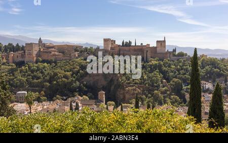 Die Alhambra von der Albaicin, Granada, Granada Provinz, Andalusien, Südspanien gesehen. Stockfoto