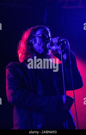 Mark Lanegan führt Live at Fabrique am 27. November 2019 in Mailand, Italien. Mark Lanegan ist eine US-amerikanische Alternative Rock Musiker und Sänger und Songwriter, Mitglied des Psychedelic Grunge band schreienden Bäume. Während seiner Zeit in der Band, Lanegan begann auch eine Low-key Solokarriere und veröffentlichte sein erstes Solo Album, die Wicklung Blatt, 1990. Seit 1990 ist er veröffentlichte eine weitere zehn (Solo) Studio Alben, sowie mehrere gemeinschaftliche Bemühungen, und hat kritische Anerkennung und moderaten wirtschaftlichen Erfolg erhalten. Stockfoto